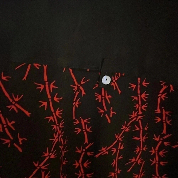 M.I.B. Making it Big plus size artsy design 5X blouse red and black NWOT - Picture 6 of 8